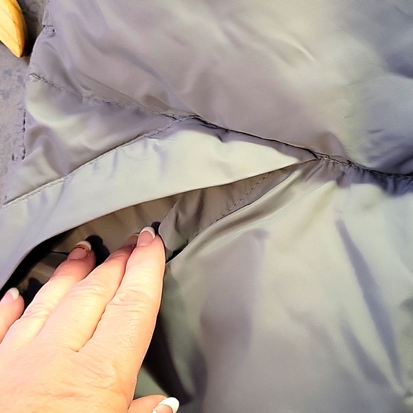 L.L. Bean. Puffer Vest. Goose Down. Size Large. - Picture 3 of 7